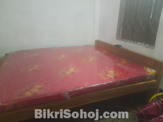 খাট এবং ম্যাট্রেস ৬ ফিট বাই ৭ ফিট